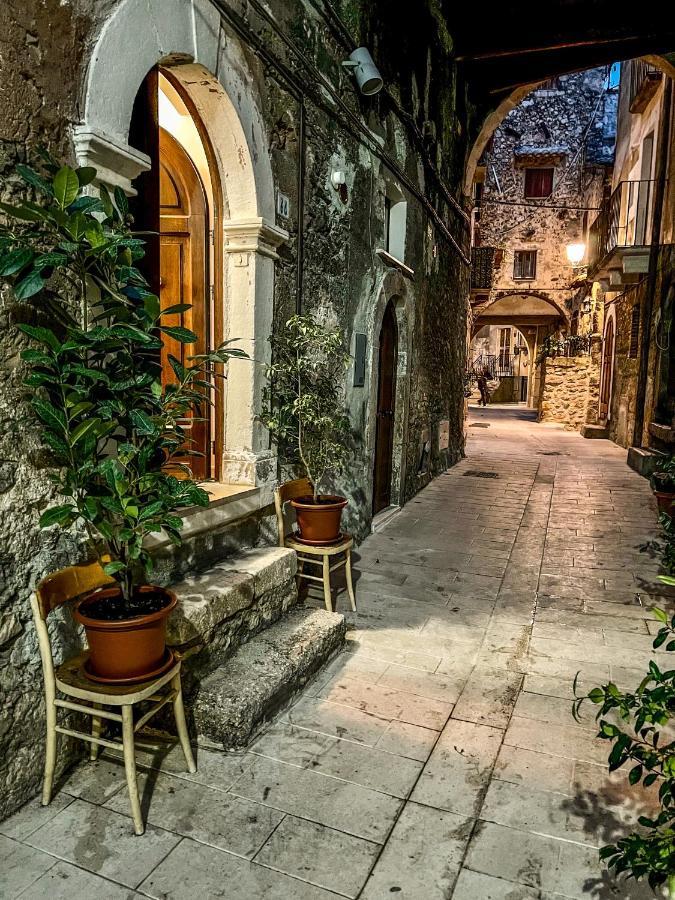 I Due Gradoni Stone House Apartment Pacentro Luaran gambar